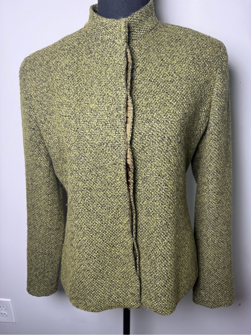 Vintage Jones New York Olive Green Boucle Tweed Jacket Hidden Placket Size 8